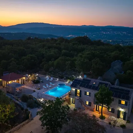 Вілла Lugareva With 52 Sqm Private Pool, 4 Bedrooms, 4 Bathrooms, Summer Kitchen, Traditional Environment, Playground Макарська