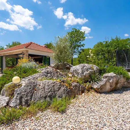 ヴィラ Lugareva With 52 Sqm Private Pool, 4 Bedrooms, 4 Bathrooms, Summer Kitchen, Traditional Environment, Playground マカルスカ