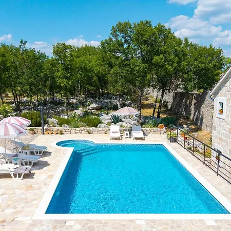 ヴィラ Lugareva With 52 Sqm Private Pool, 4 Bedrooms, 4 Bathrooms, Summer Kitchen, Traditional Environment, Playground マカルスカ