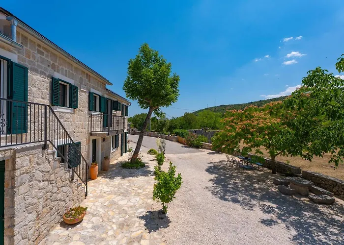 Lugareva With 52 Sqm Private Pool, 4 Bedrooms, 4 Bathrooms, Summer Kitchen, Traditional Environment, Playground * Макарська