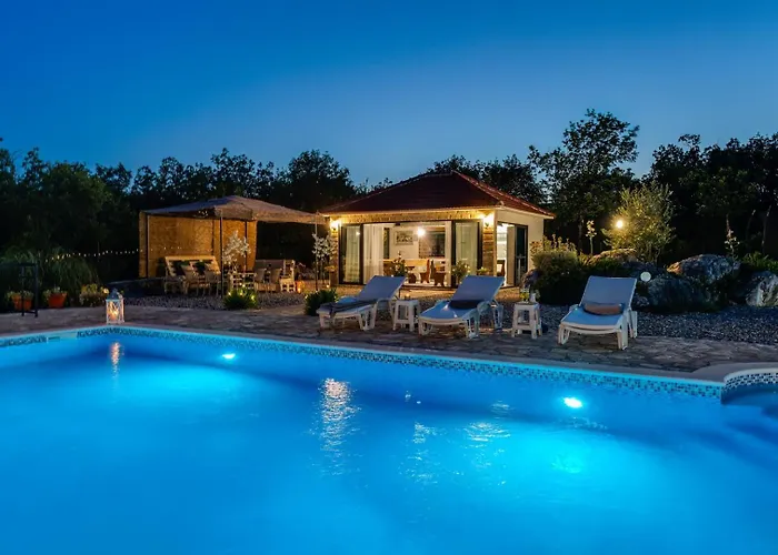 Lugareva With 52 Sqm Private Pool, 4 Bedrooms, 4 Bathrooms, Summer Kitchen, Traditional Environment, Playground Макарська