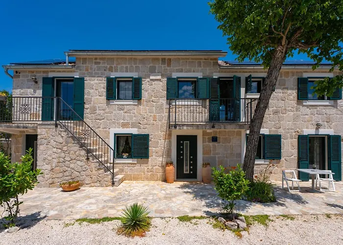 Lugareva With 52 Sqm Private Pool, 4 Bedrooms, 4 Bathrooms, Summer Kitchen, Traditional Environment, Playground Вілла *