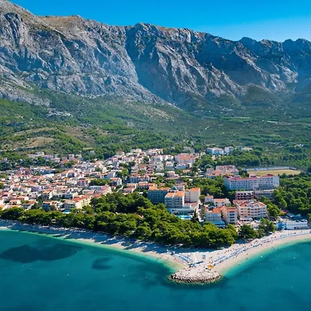 Lugareva: Traditional Retreat With Private Pool And Family-friendly Amenities Villa Makarska