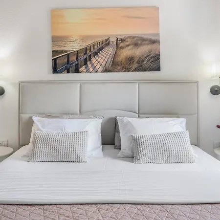 Lugareva: Traditional Retreat With Private Pool And Family-friendly Amenities