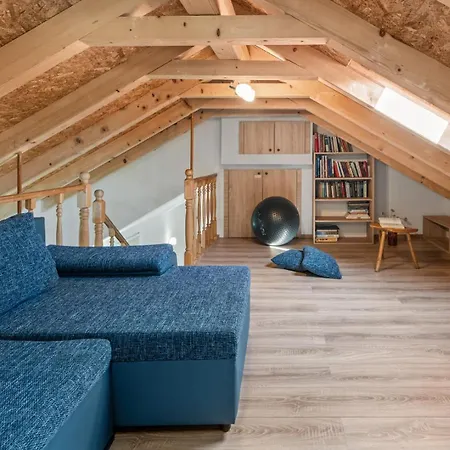 Lugareva: Traditional Retreat With Private Pool And Family-friendly Amenities *