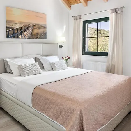 Lugareva: Traditional Retreat With Private Pool And Family-friendly Amenities * Makarska