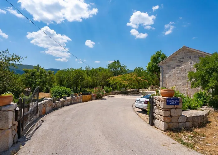 Lugareva With 52 Sqm Private Pool, 4 Bedrooms, 4 Bathrooms, Summer Kitchen, Traditional Environment, Playground וילה *