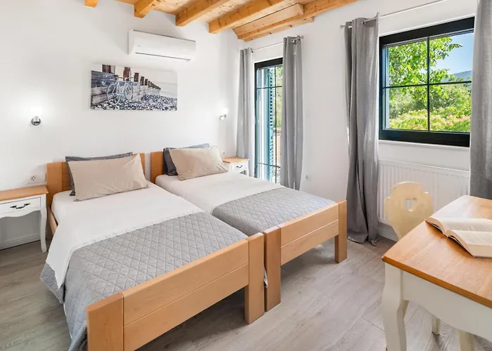 וילה Lugareva With 52 Sqm Private Pool, 4 Bedrooms, 4 Bathrooms, Summer Kitchen, Traditional Environment, Playground *