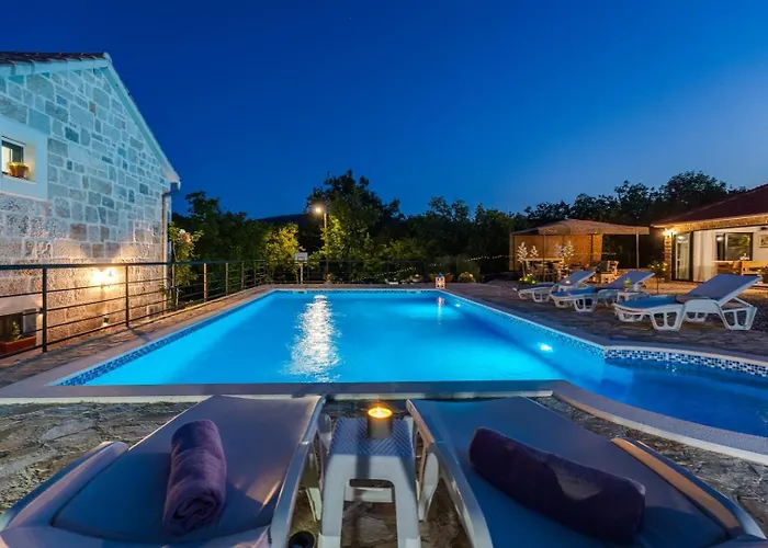 Lugareva With 52 Sqm Private Pool, 4 Bedrooms, 4 Bathrooms, Summer Kitchen, Traditional Environment, Playground * מאקרסקה