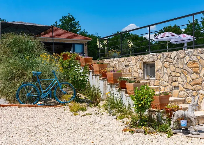 Lugareva With 52 Sqm Private Pool, 4 Bedrooms, 4 Bathrooms, Summer Kitchen, Traditional Environment, Playground וילה מאקרסקה