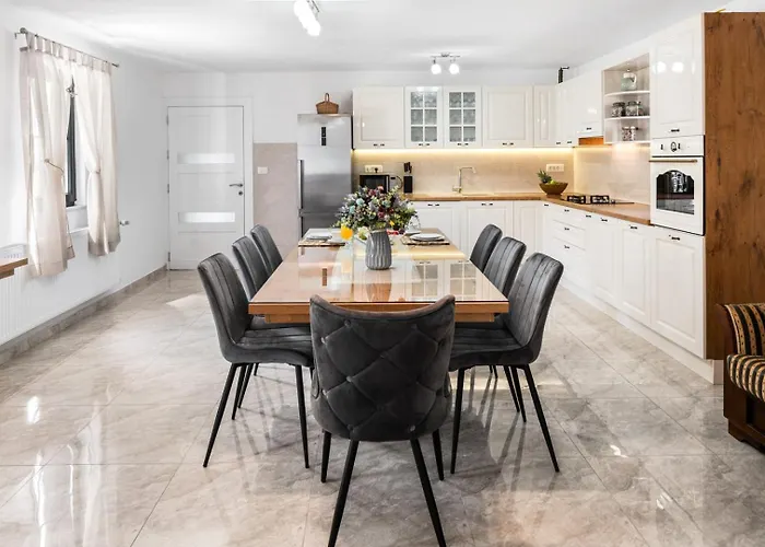 Lugareva With 52 Sqm Private Pool, 4 Bedrooms, 4 Bathrooms, Summer Kitchen, Traditional Environment, Playground מאקרסקה