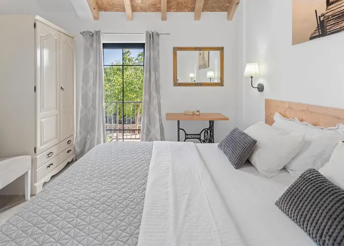 Lugareva With 52 Sqm Private Pool, 4 Bedrooms, 4 Bathrooms, Summer Kitchen, Traditional Environment, Playground וילה