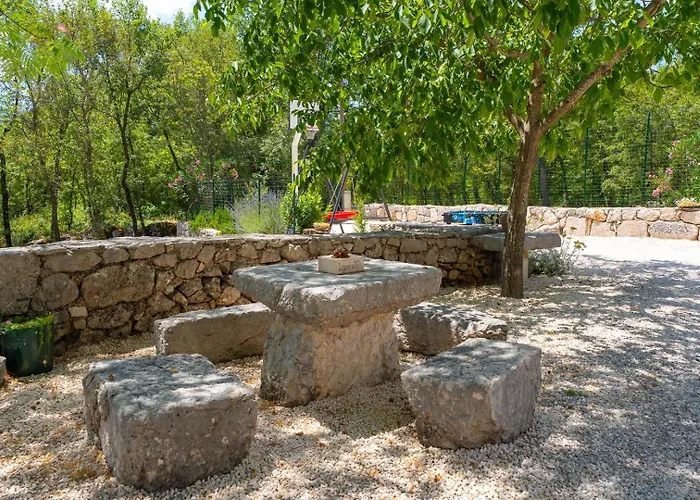 Lugareva With 52 Sqm Private Pool, 4 Bedrooms, 4 Bathrooms, Summer Kitchen, Traditional Environment, Playground וילה *