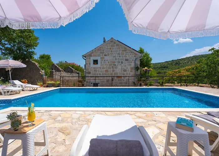 וילה Lugareva With 52 Sqm Private Pool, 4 Bedrooms, 4 Bathrooms, Summer Kitchen, Traditional Environment, Playground *