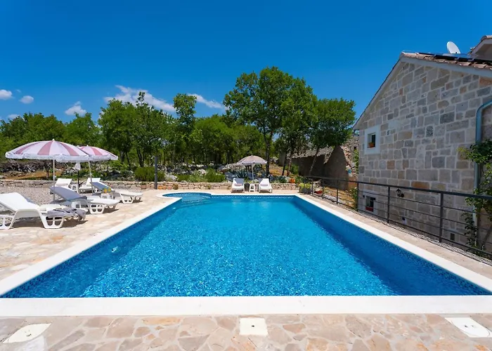 וילה Lugareva With 52 Sqm Private Pool, 4 Bedrooms, 4 Bathrooms, Summer Kitchen, Traditional Environment, Playground *