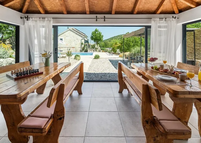 Lugareva With 52 Sqm Private Pool, 4 Bedrooms, 4 Bathrooms, Summer Kitchen, Traditional Environment, Playground * מאקרסקה