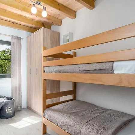 Lugareva: Traditional Retreat With Private Pool And Family-friendly Amenities Villa *