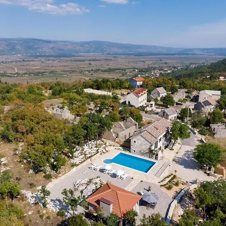 Villa Lugareva: Traditional Retreat With Private Pool And Family-friendly Amenities Makarska